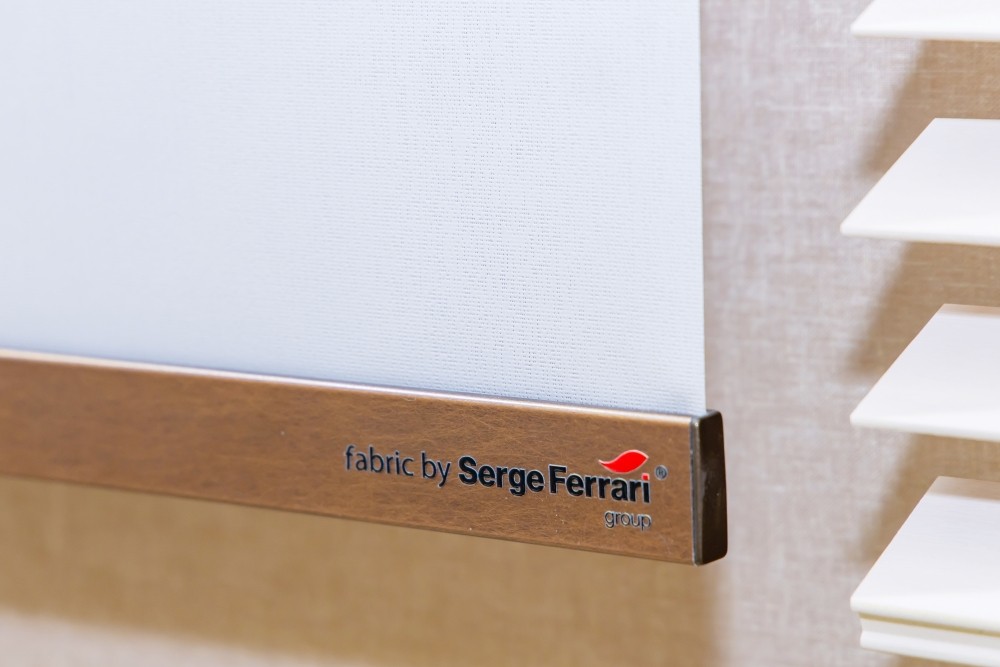 1776068207173445.jpg 法拉利面料定制雙支架卷簾系統(tǒng)_副本.jpg